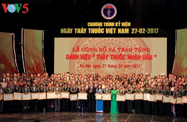 ប្រធានរដ្ឋលោក Tran Dai Quang៖នាំខឿនវេជ្ជសាស្ត្រវៀតណាមឡើងកំរិតជឿលឿននៅក្នុងតំបន់និងអន្តរជាតិ - ảnh 1